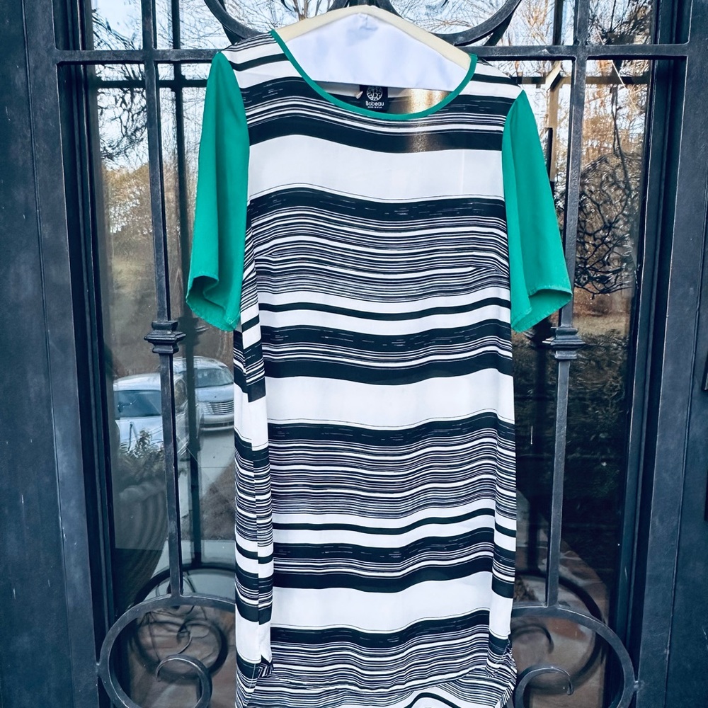 Bobeau Dress Size 8 (Green Sleeves with black and white stripes)